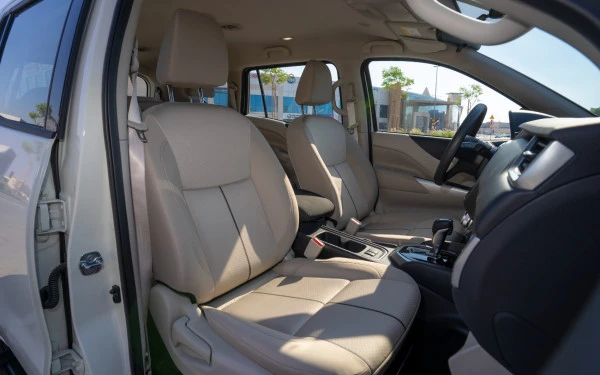  White Nissan Xterra Photo 