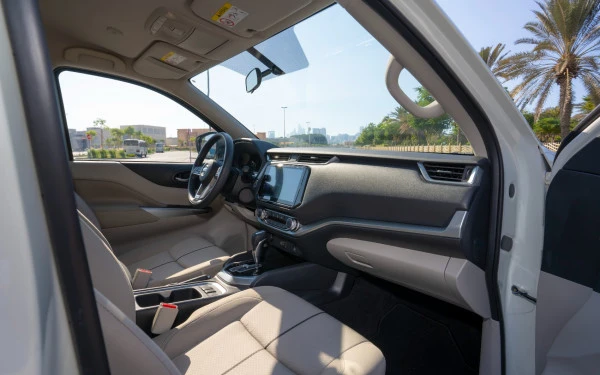  White Nissan Xterra Photo 