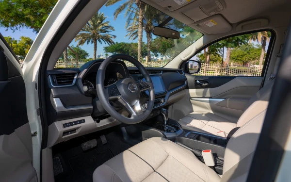  White Nissan Xterra Photo 