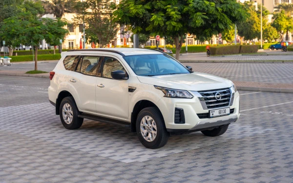  White Nissan Xterra Photo 