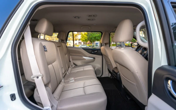  White Nissan Xterra Photo 