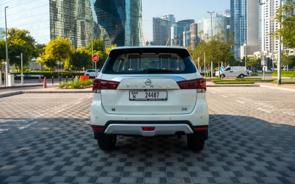  White Nissan Xterra Photo 
