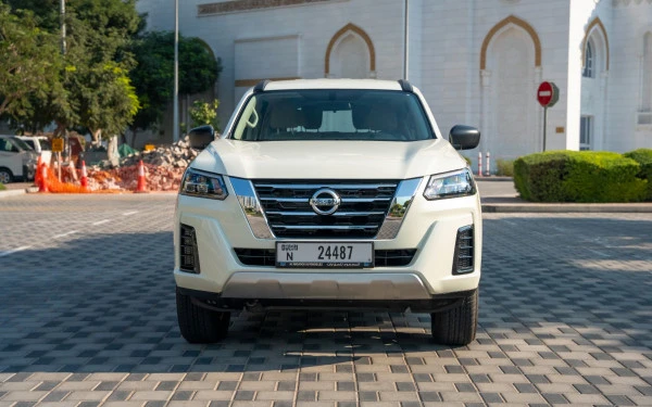  White Nissan Xterra Photo 