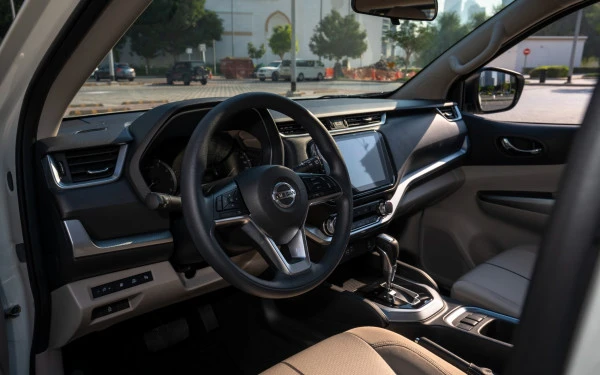  White Nissan Xterra Photo 