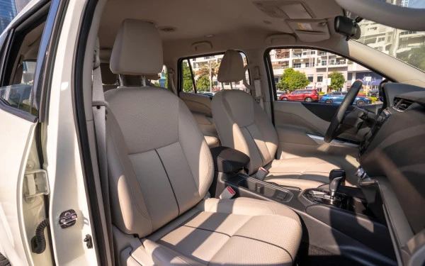  White Nissan Xterra Photo 