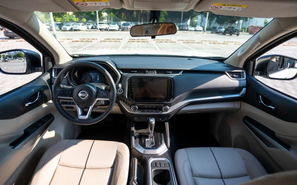  White Nissan Xterra Photo 