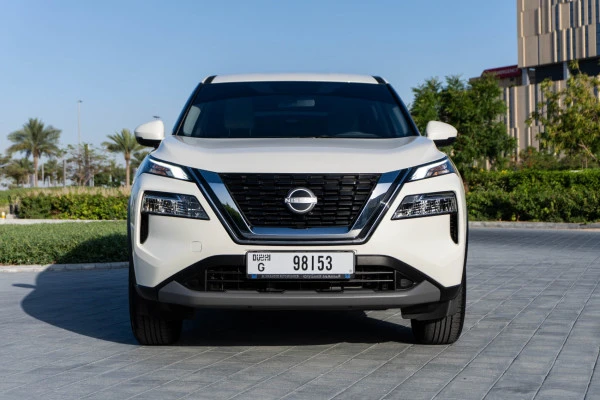  White Nissan Xtrail Photo 