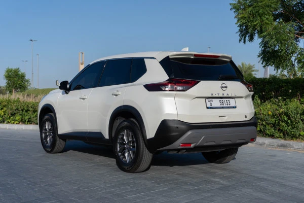  White Nissan Xtrail Photo 