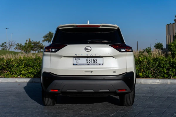  White Nissan Xtrail Photo 