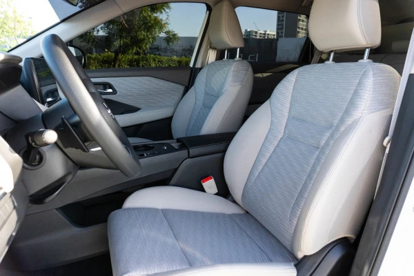  White Nissan Xtrail Photo 