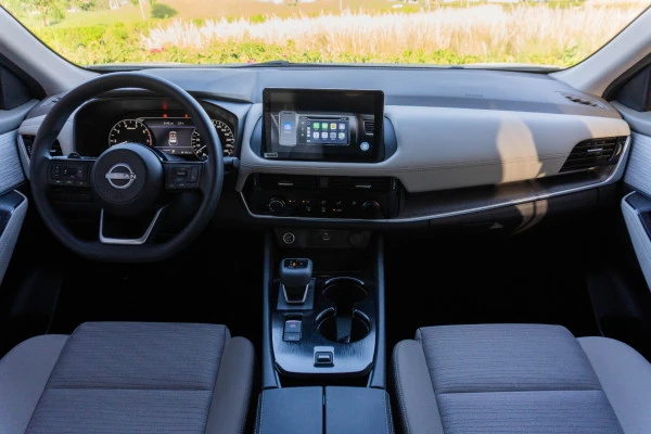  White Nissan Xtrail Photo 