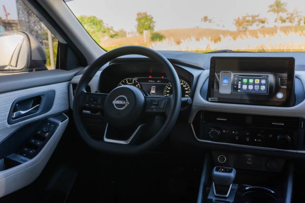  White Nissan Xtrail Photo 