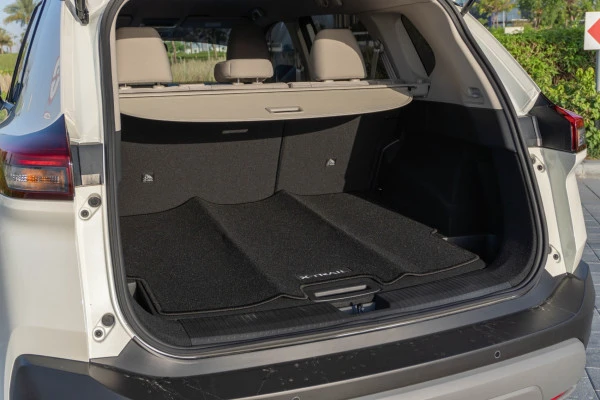  White Nissan Xtrail Photo 