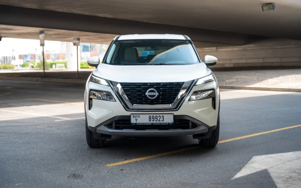  White Nissan X-Trail Photo 