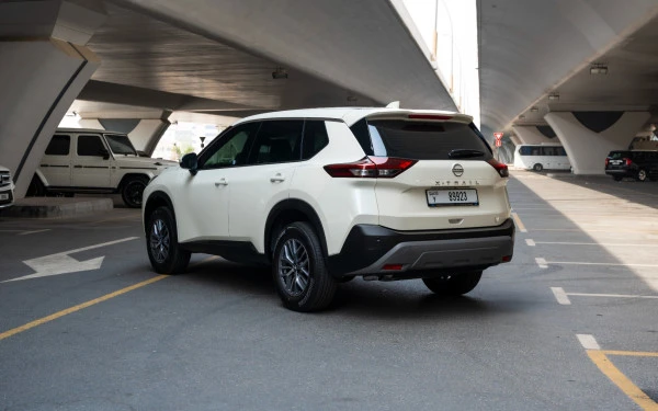  White Nissan X-Trail Photo 