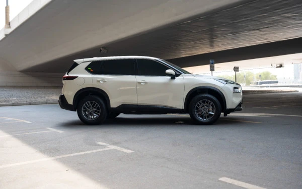  White Nissan X-Trail Photo 