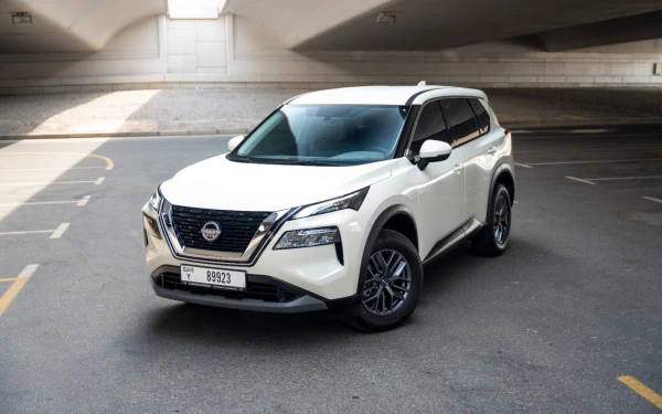  White Nissan X-Trail Photo 