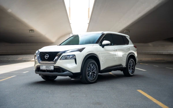  White Nissan X-Trail Photo 