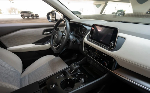  White Nissan X-Trail Photo 