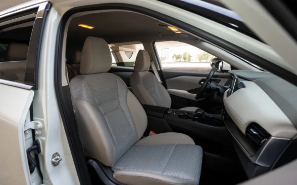  White Nissan X-Trail Photo 