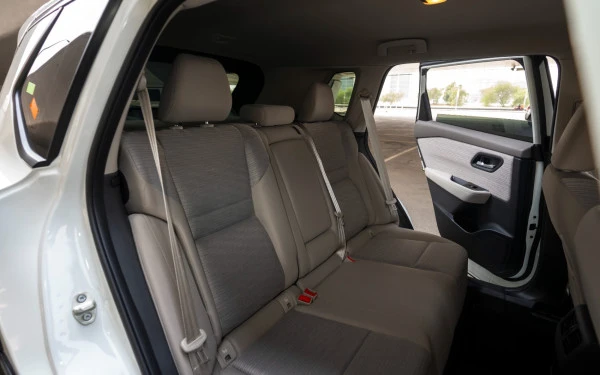  White Nissan X-Trail Photo 