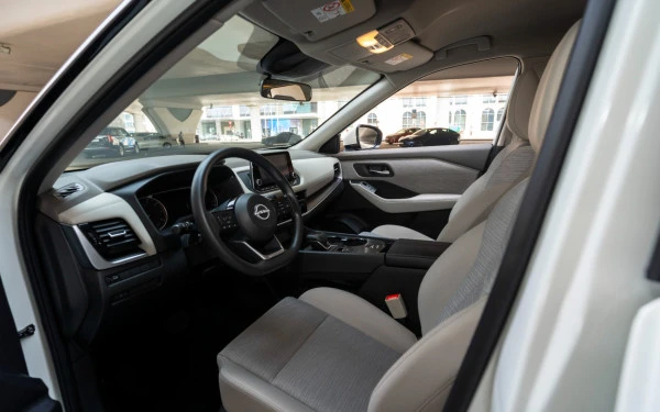  White Nissan X-Trail Photo 