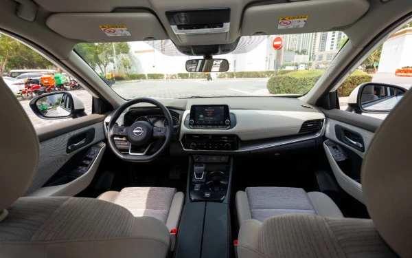  White Nissan X-Trail Photo 