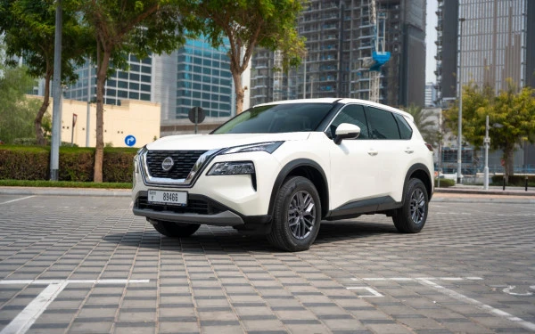  White Nissan X-Trail Photo 