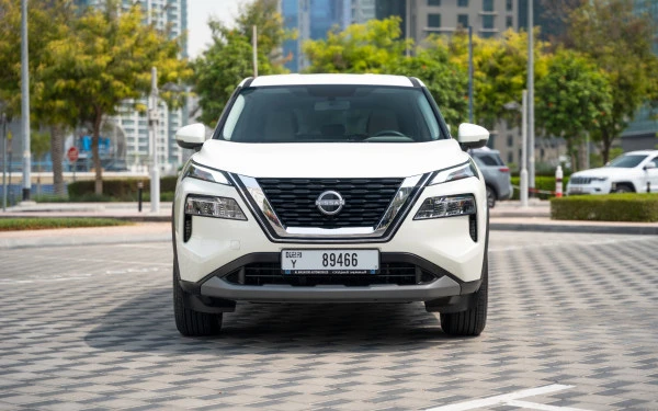  White Nissan X-Trail Photo 