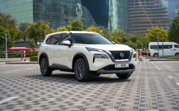  White Nissan X-Trail Photo 