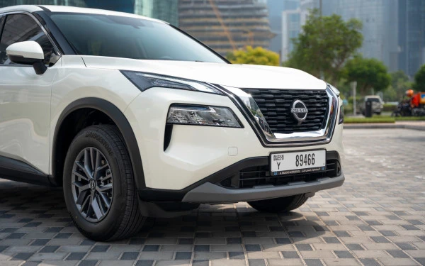  White Nissan X-Trail Photo 