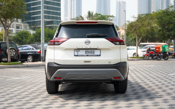  White Nissan X-Trail Photo 