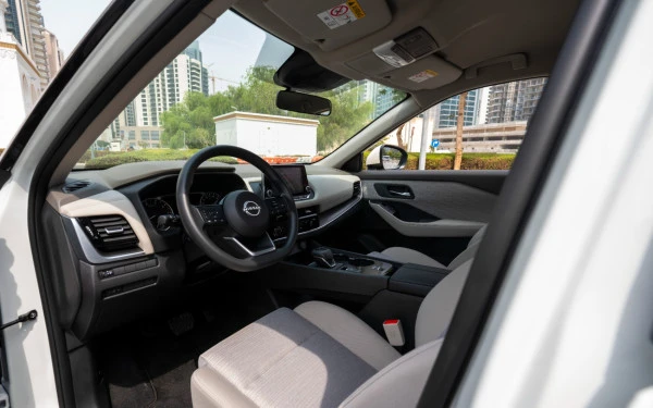  White Nissan X-Trail Photo 