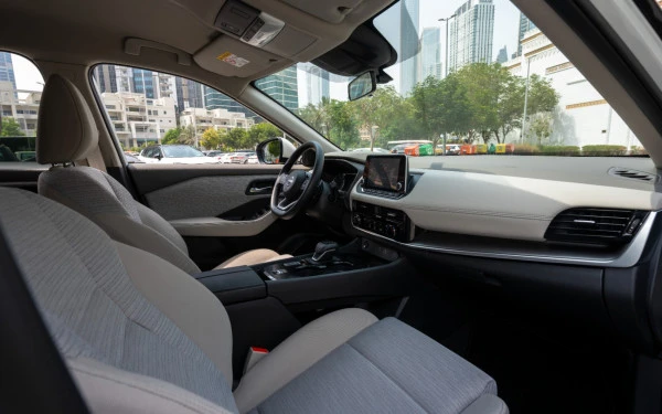  White Nissan X-Trail Photo 