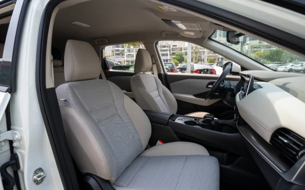  White Nissan X-Trail Photo 