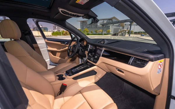  White Porsche Macan Photo 