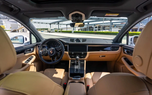  White Porsche Macan Photo 