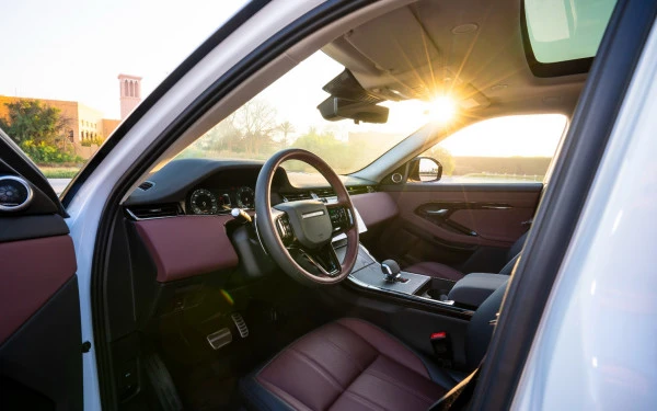  White Range Rover Evoque Photo 