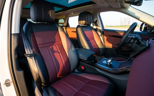  White Range Rover Evoque Photo 