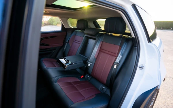  White Range Rover Evoque Photo 