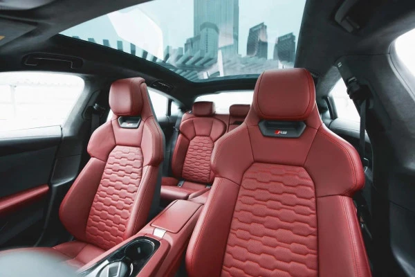  White RS E-tron GT Photo 