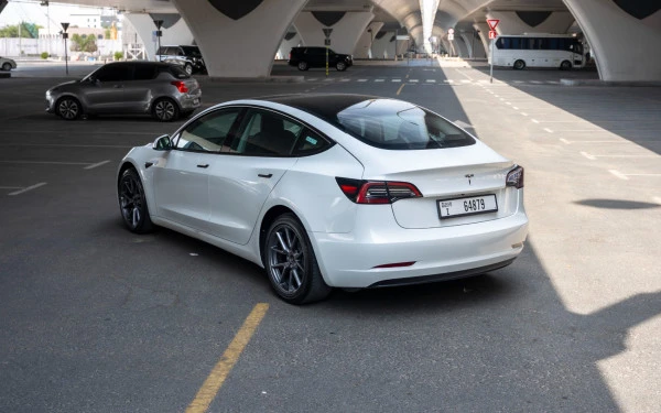  White Tesla Model 3 Photo 