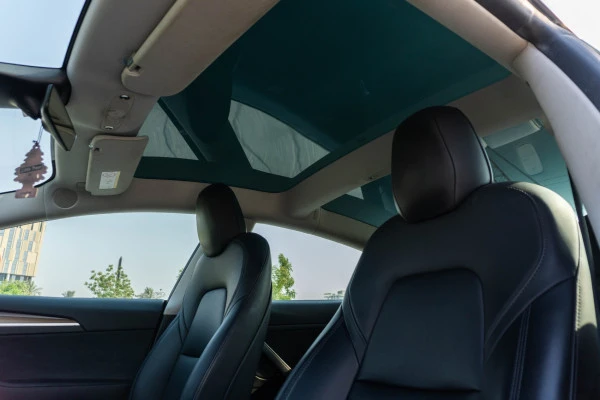  White Tesla Model 3 Photo 