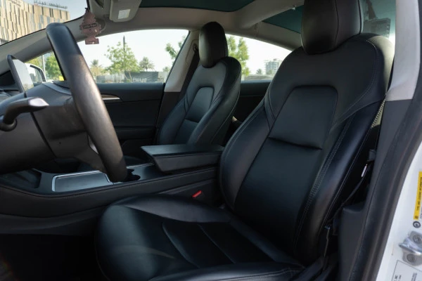  White Tesla Model 3 Photo 