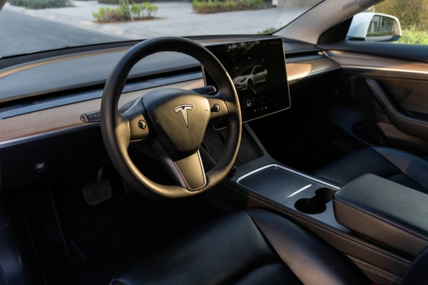  White Tesla Model 3 Photo 