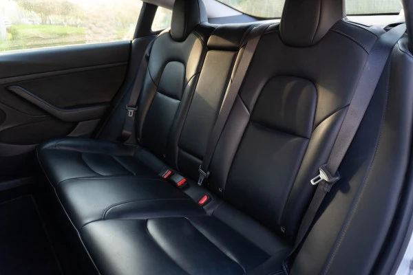  White Tesla Model 3 Photo 