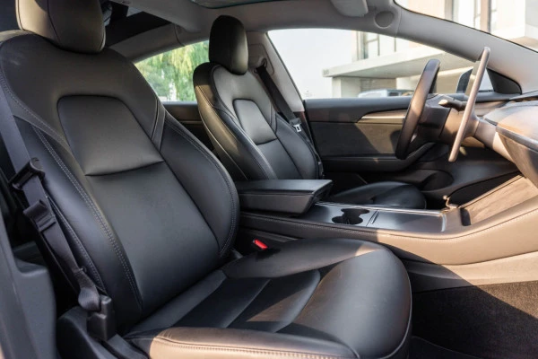  White Tesla Model 3 Photo 