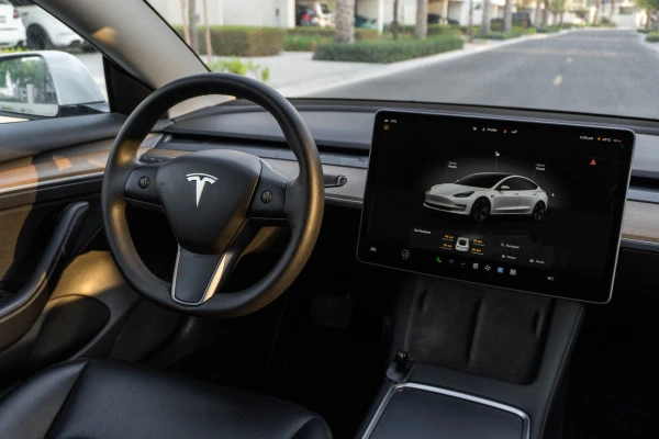  White Tesla Model 3 Photo 