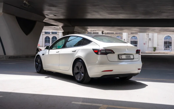  White Tesla Model 3 Photo 