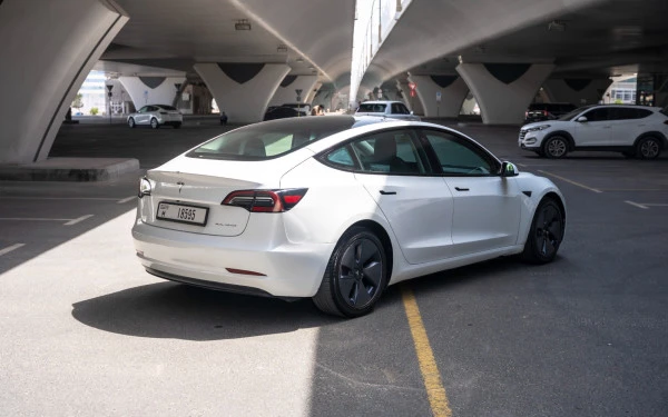  White Tesla Model 3 Photo 
